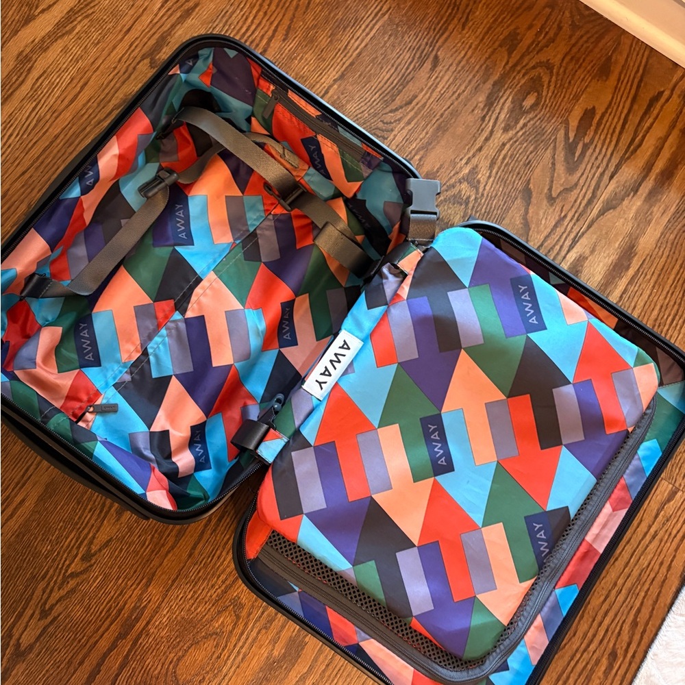 Away Travel Kids Black Suitcase - The Kids' Carry-On in Black - Picture 5 of 7